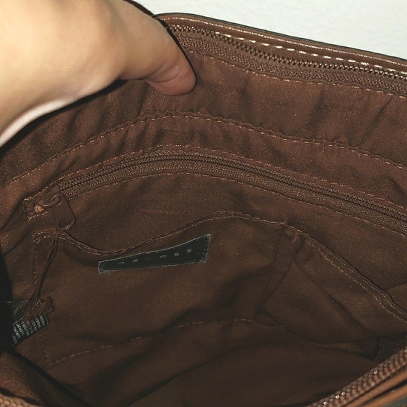 Liz Claiborne Axcess Crossbody Bag - Picture 4 of 7